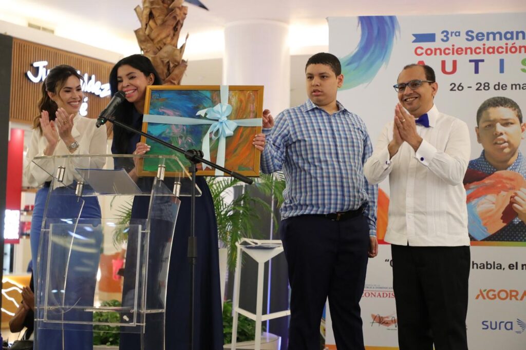 Procuradora evitó cancelación de madre de niño con autismo y plantea urgencia de atención integral en el país - Noticias de hoy en República Dominicana | De Último Minuto