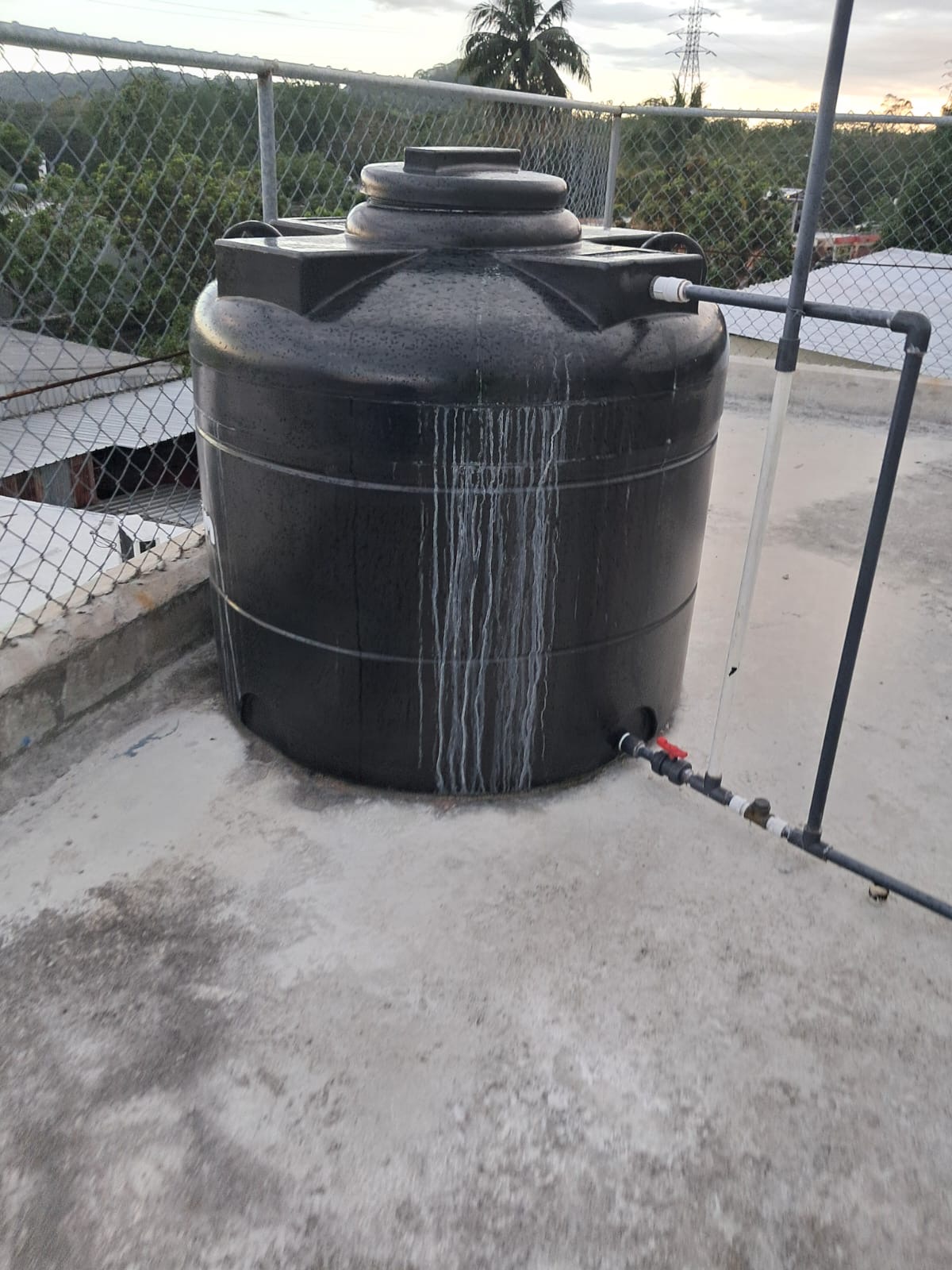 Comunitarios protestan por falta de agua potable en La Factoría, San Cristóbal - Noticias de hoy en República Dominicana | De Último Minuto