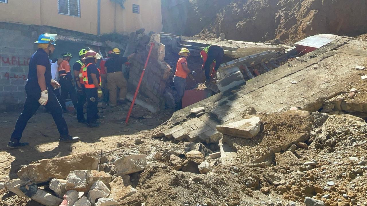 Afectada: “Le dijimos que eso era arena, que eso se iba a derrumbar”: colapsa edificación en Arroyo Abajo de Santiago - Noticias de hoy en República Dominicana | De Último Minuto