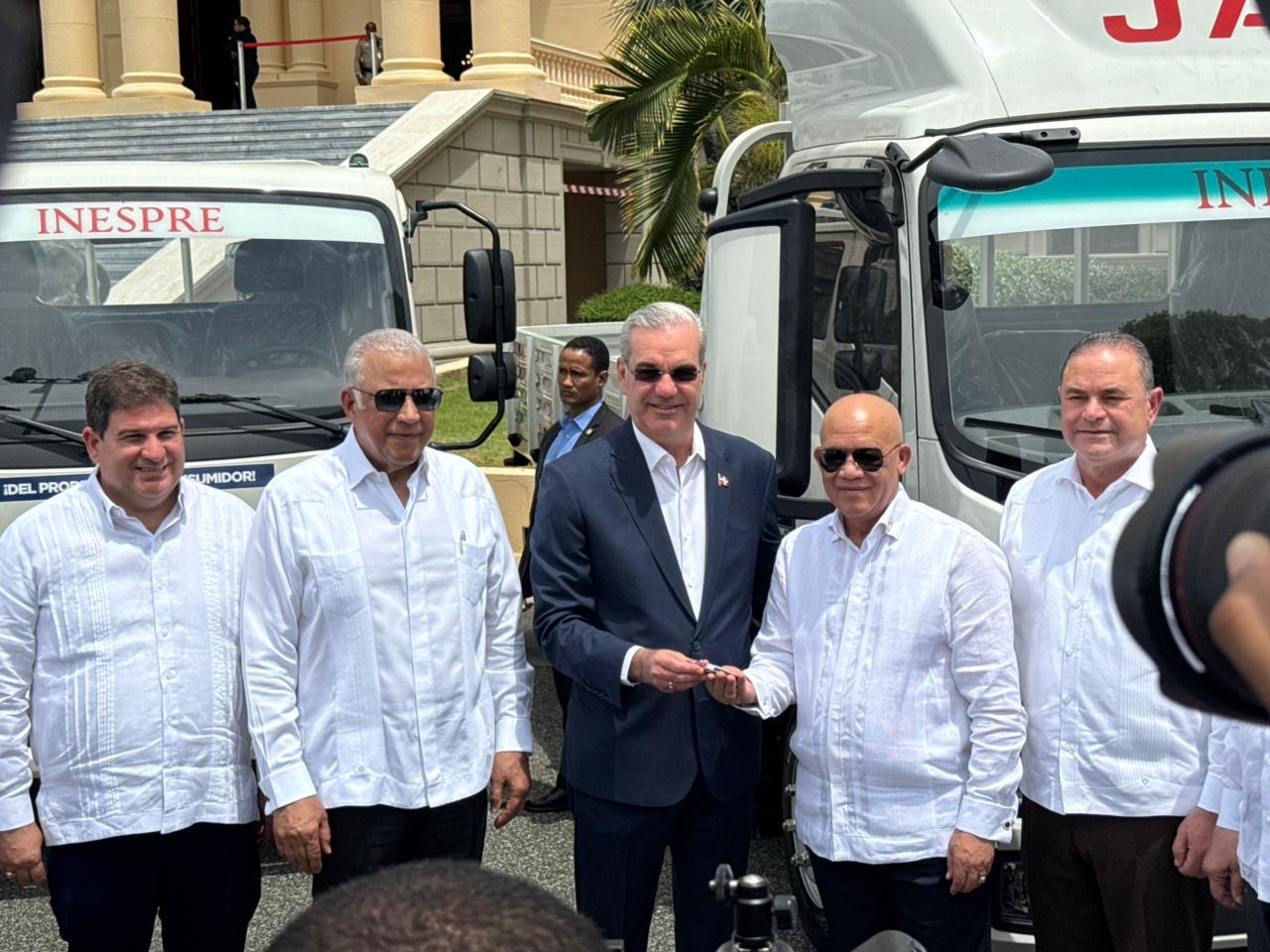 Gobierno entrega 25 vehículos al INESPRE para fortalecer distribución de alimentos a precios justos - Noticias de hoy en República Dominicana | De Último Minuto