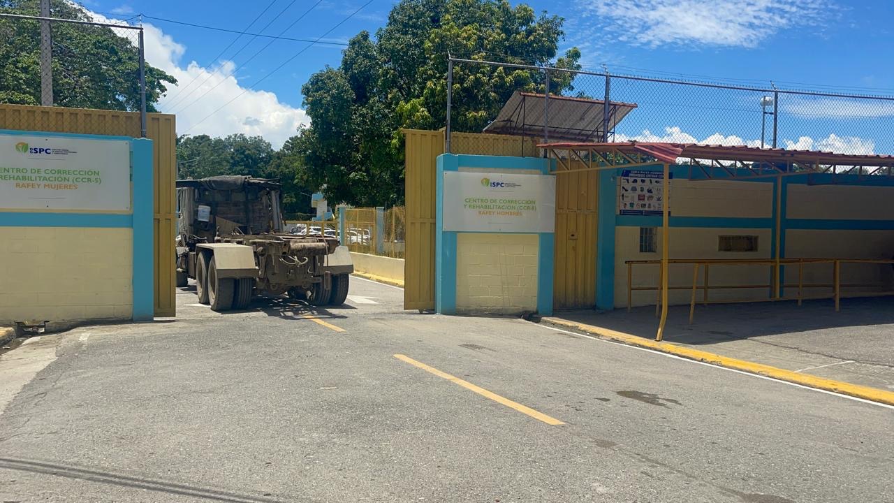 Familiares denuncian maltratos y aislamiento de internos en Rafey Hombres, en Santiago - Noticias de hoy en República Dominicana | De Último Minuto