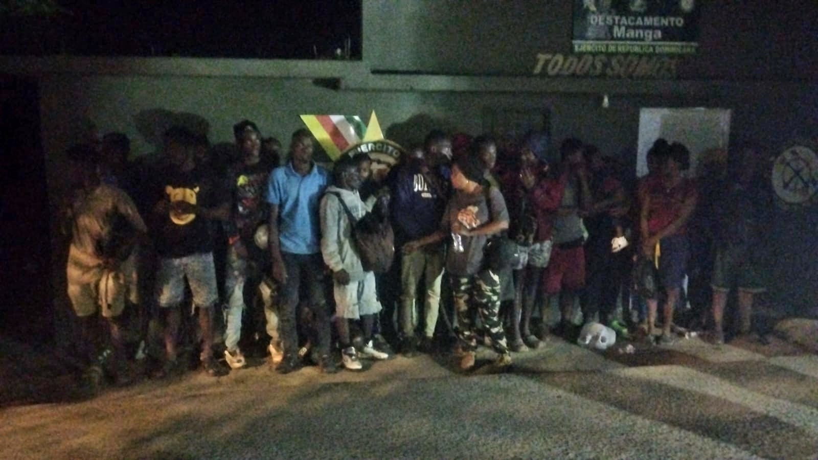 El Ejército detiene a 24 indocumentados en zona boscosa de Montecristi - Noticias de hoy en República Dominicana | De Último Minuto