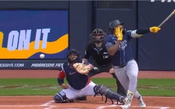 Junior Caminero sale del juego tras golpearse el rostro con un foul - Noticias de hoy en República Dominicana | De Último Minuto