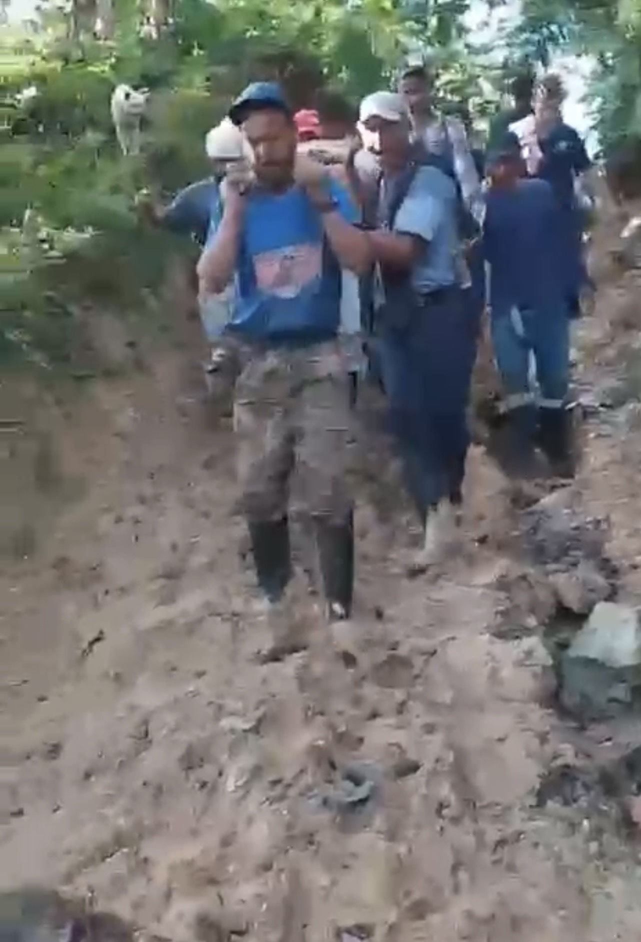 Moradores de Colorado Blanco denuncian deterioro crítico de camino y solicitan permiso para su acondicionamiento - Noticias de hoy en República Dominicana | De Último Minuto