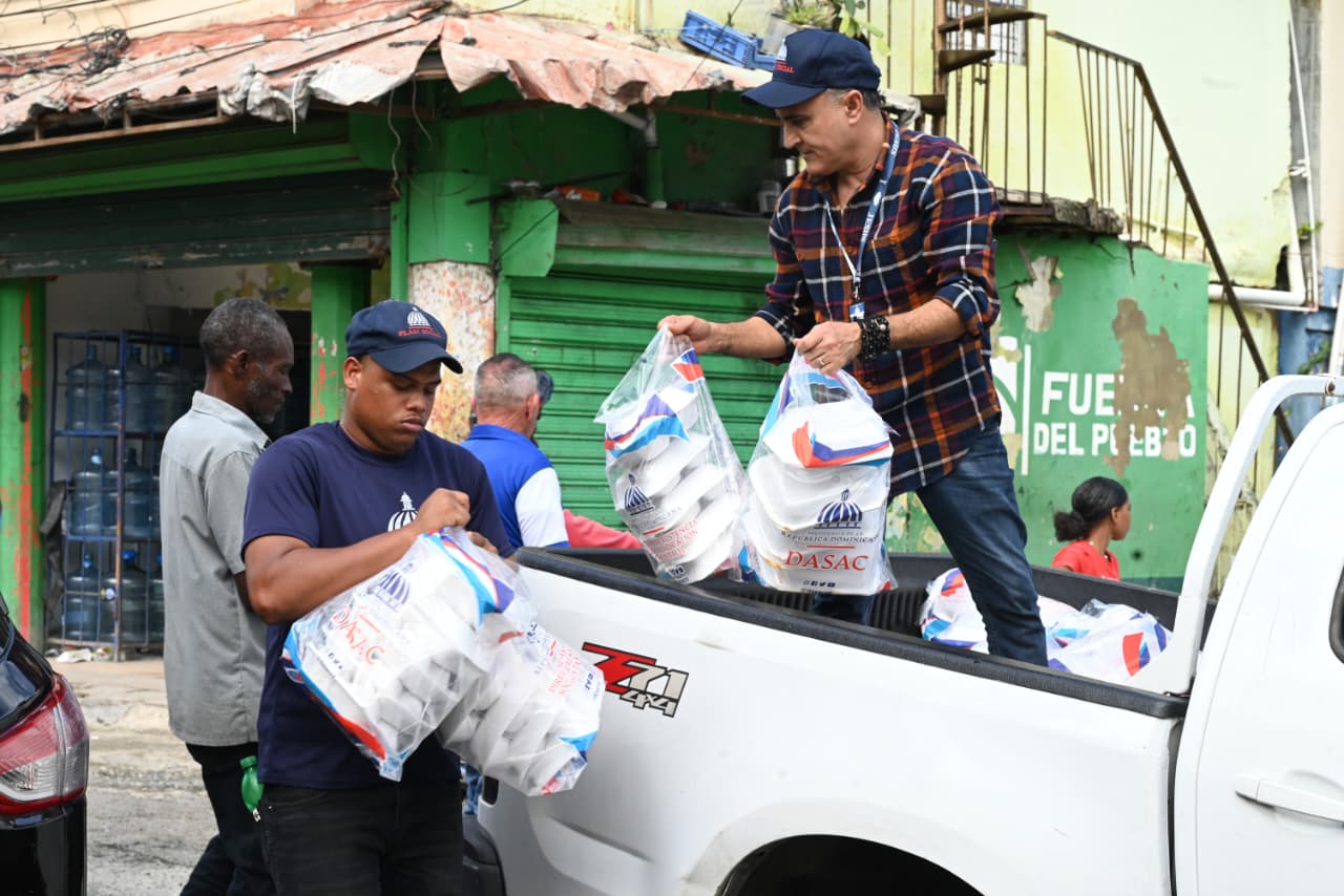 DASAC realiza operativos de emergencias y amplía asistencia en zonas afectadas por inundaciones por vaguada  - Noticias de hoy en República Dominicana | De Último Minuto