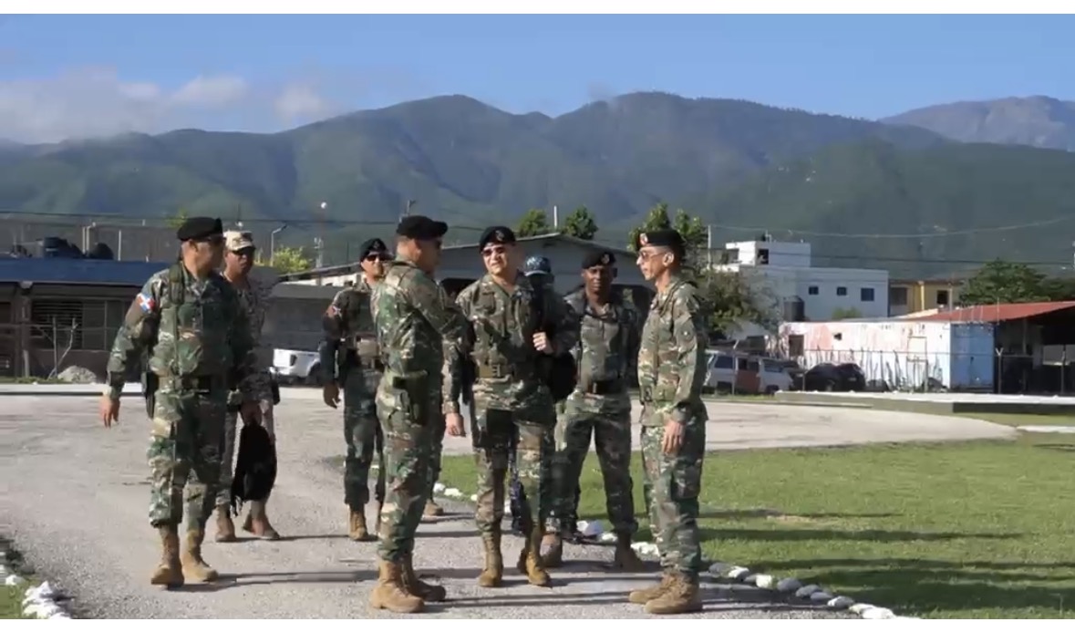 Comandante General del Ejército refuerza supervisión y presencia en la línea fronteriza - Noticias de hoy en República Dominicana | De Último Minuto