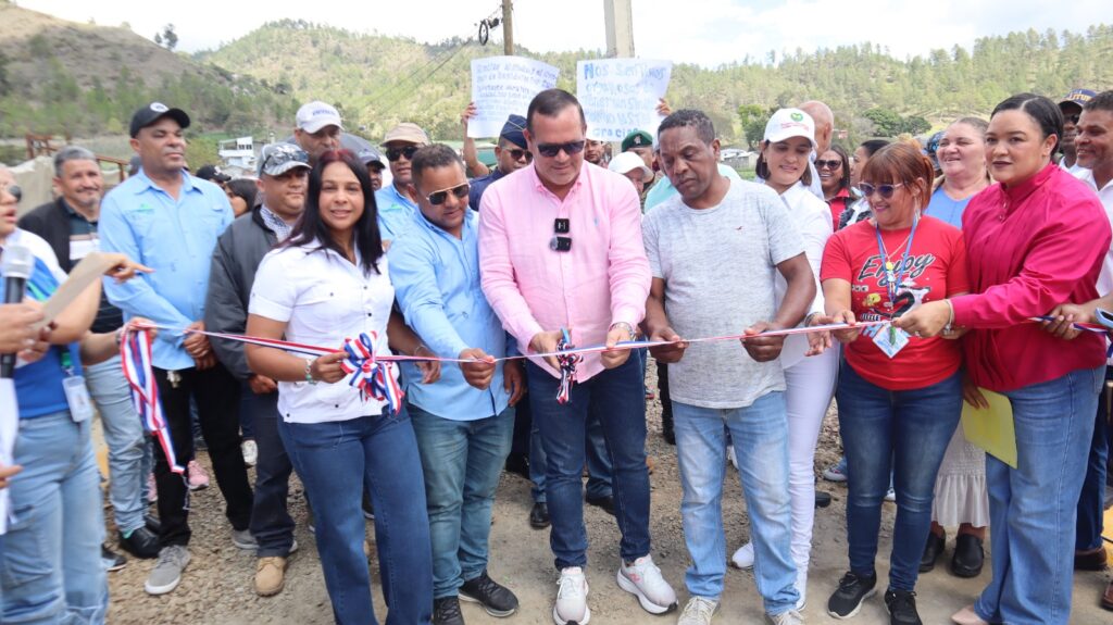 Alcaldía y Concejo de Regidores de Constanza inauguran puente sobre el río Pantuflas en el Barrio Puerto Rico - Noticias de hoy en República Dominicana | De Último Minuto