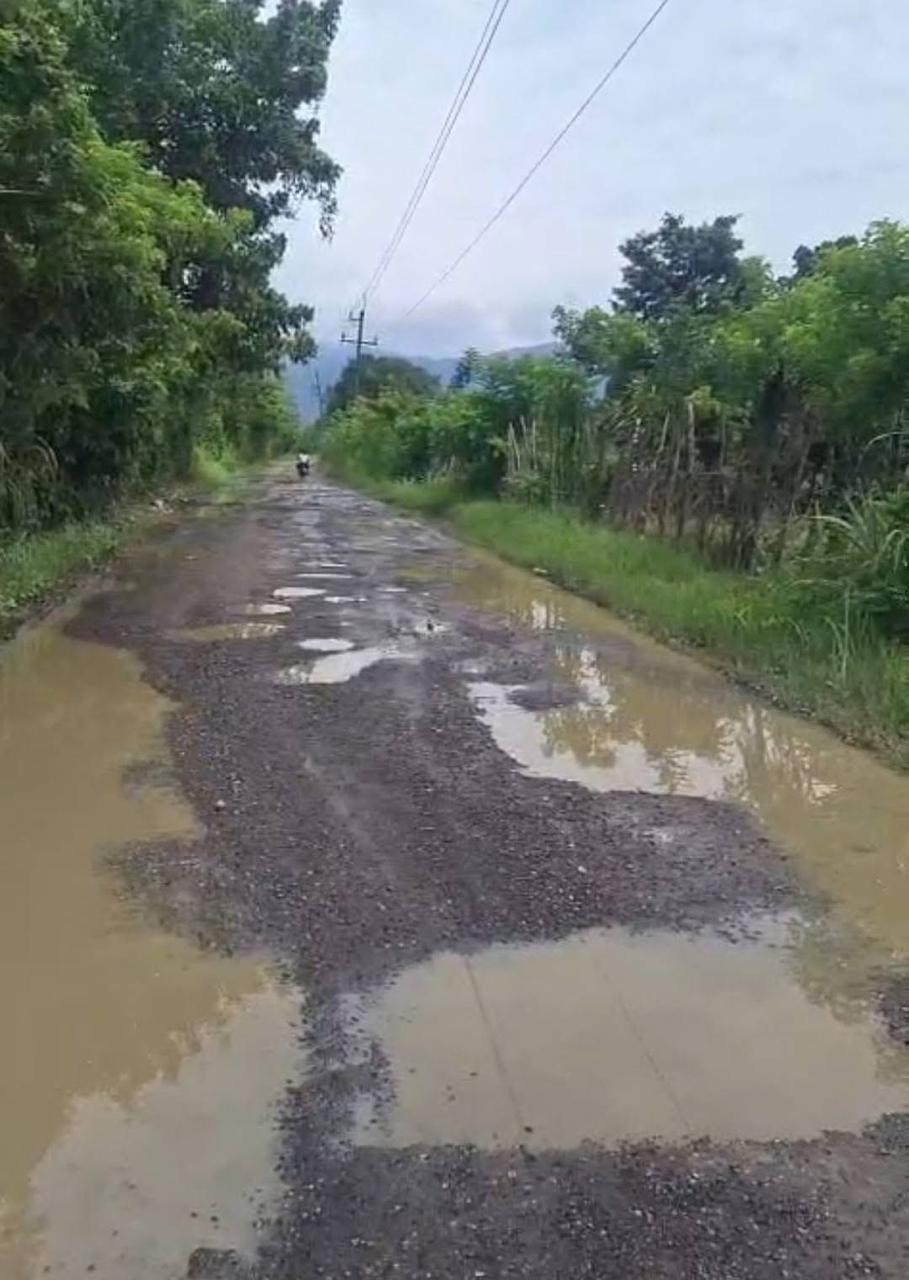 Protestas en Sabana del Puerto tras rendición de cuentas del alcalde generan tensión comunitaria - Noticias de hoy en República Dominicana | De Último Minuto