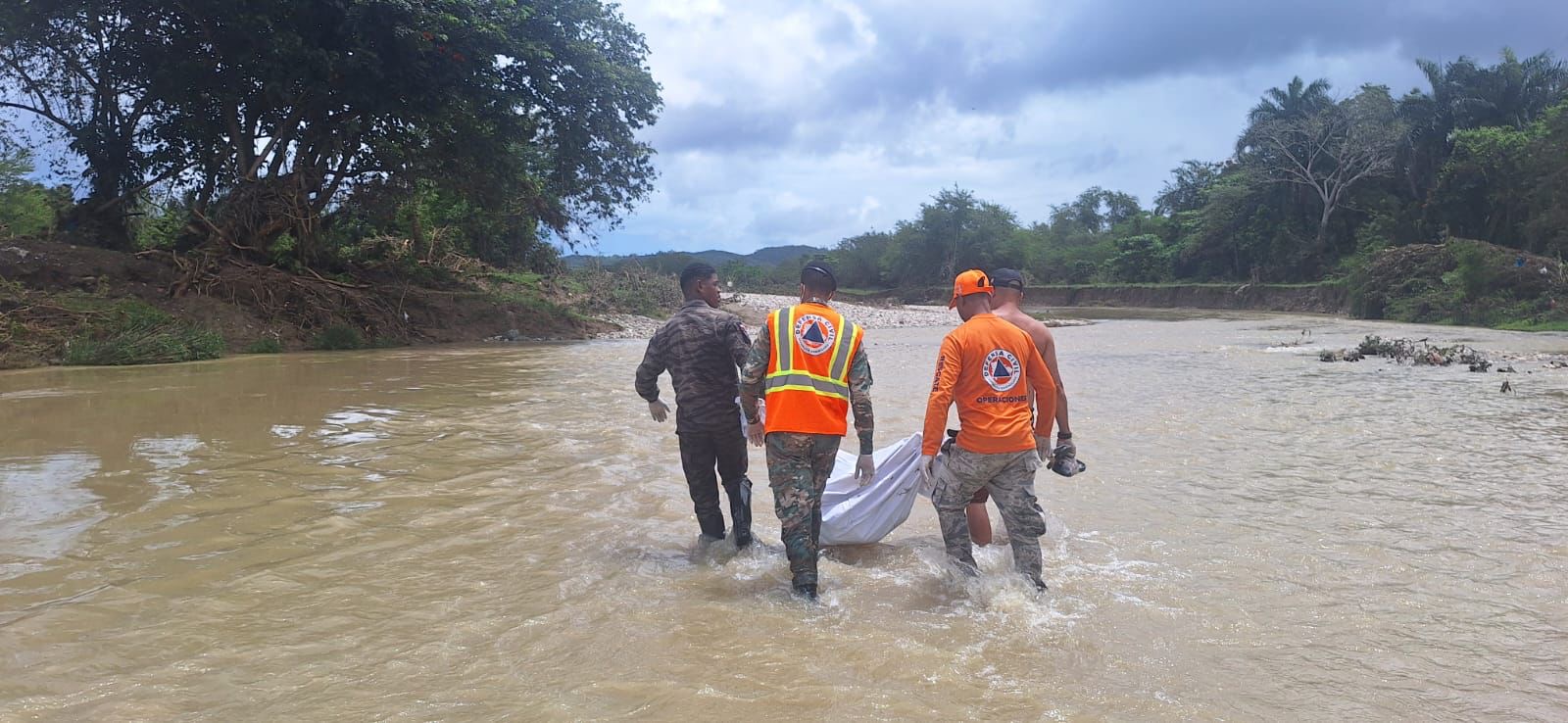 Defensa Civil recupera dos cuerpos tras ser arrastrados por ríos en Puerto Plata y Pedro Brand - Noticias de hoy en República Dominicana | De Último Minuto