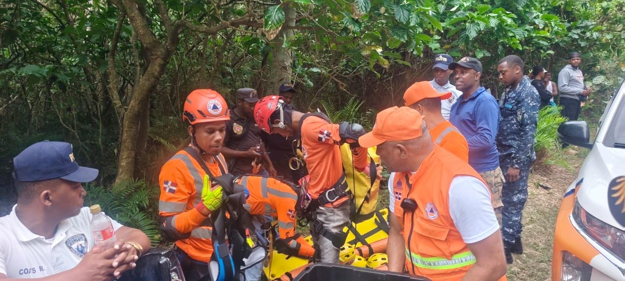 Rescatan con vida a mujer extraviada en zona montañosa de Las Galeras, Samaná - Noticias de hoy en República Dominicana | De Último Minuto