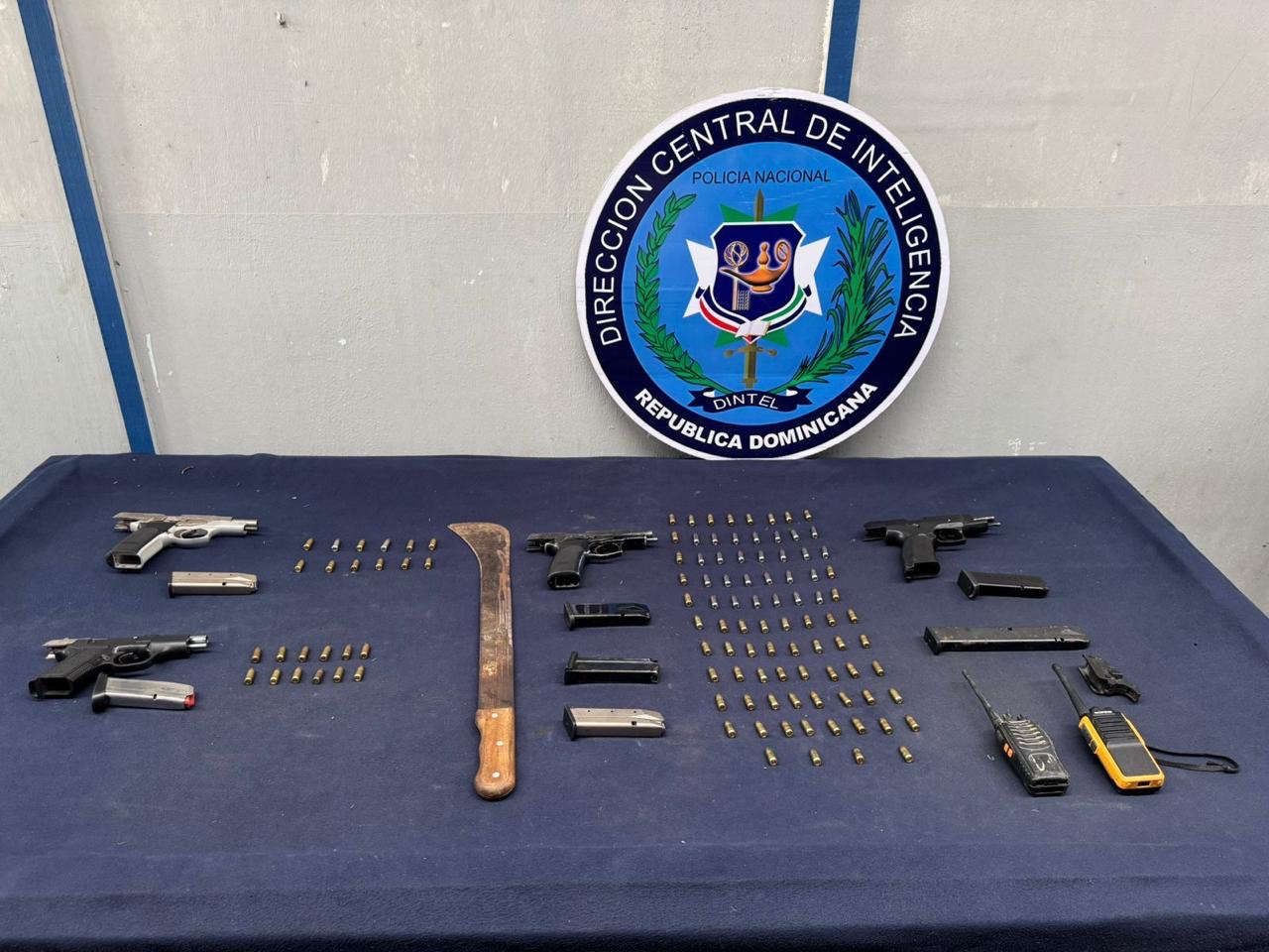 Allanamientos simultáneos en Santiago dejan armas, municiones y dos detenidos bajo investigación - Noticias de hoy en República Dominicana | De Último Minuto