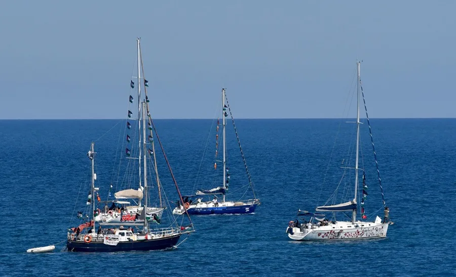 The Gaza-bound Flotilla reports having been intercepted by Israeli ships | De Último Minuto English