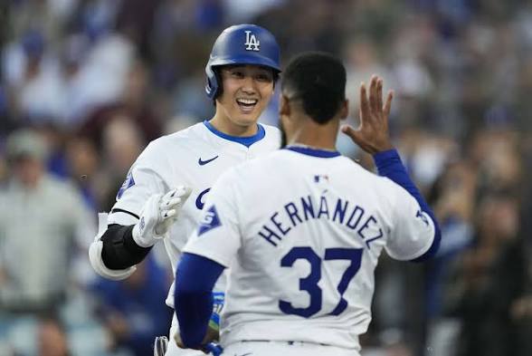 Dodgers desatan ofensiva en Toronto con jonrones de Ohtani y Teóscar - Noticias de hoy en República Dominicana | De Último Minuto