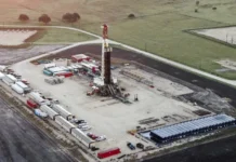 El petróleo de Texas cae casi un 12 % tras la reapertura del estrecho de Ormuz