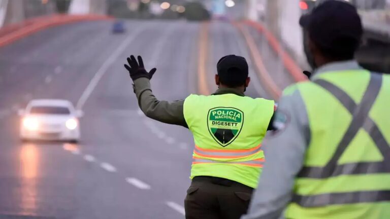 Video de altercado entre ciudadano y agentes de Digesett en Villa Mella circula en redes sociales