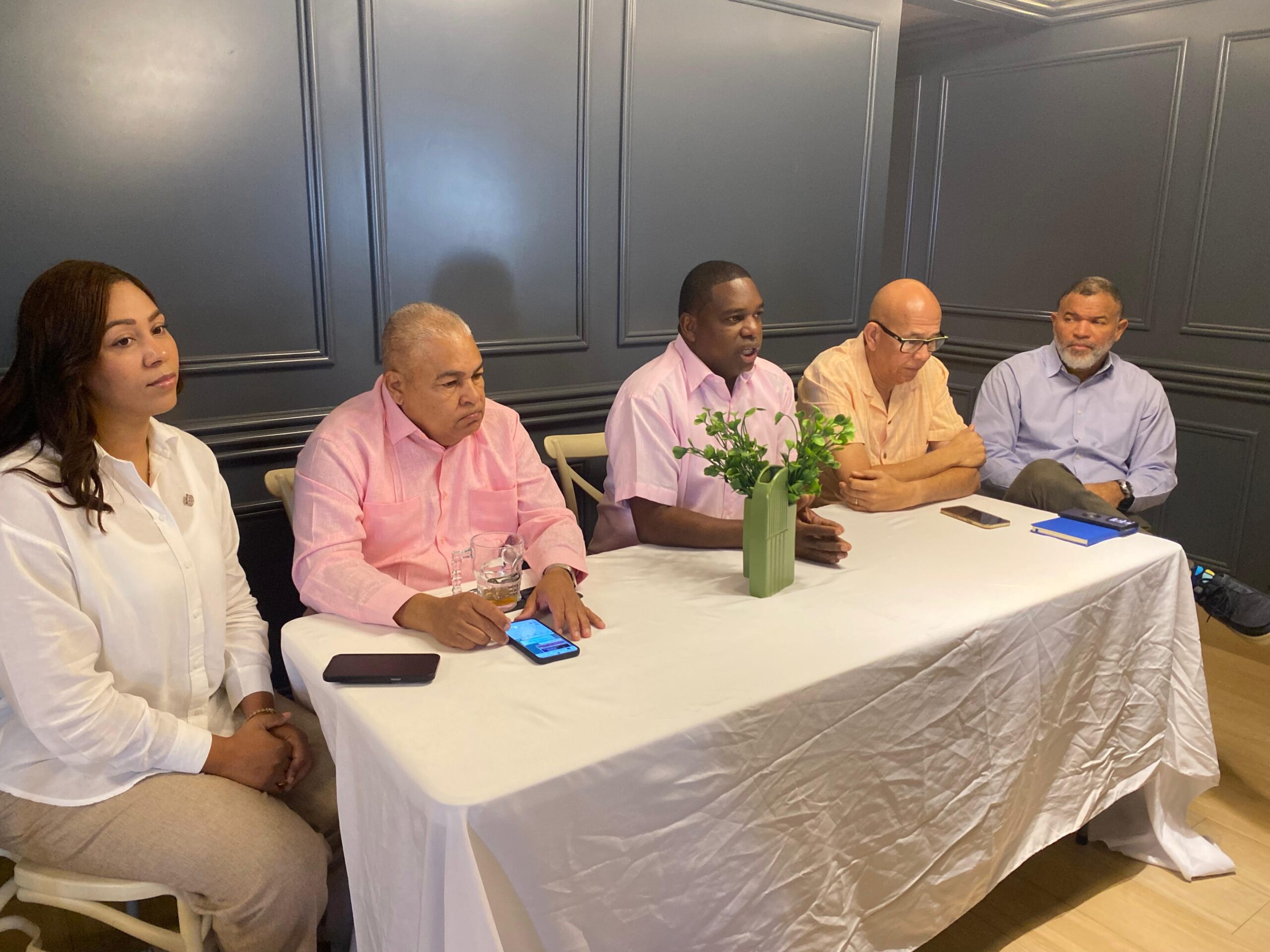 Abadina se reúne con expresidentes y delegados de clubes por la versión 50 del TBS Distrito - Noticias de hoy en República Dominicana | De Último Minuto