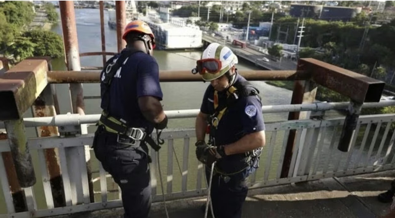 Hombre se atrinchera en el Puente Duarte tras persecución policial - Noticias de hoy en República Dominicana | De Último Minuto