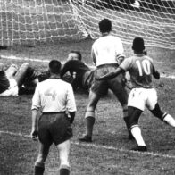 Pelé conquistó el mundo con apenas 17 años en el Mundial de 1958 - Noticias de hoy en República Dominicana | De Último Minuto