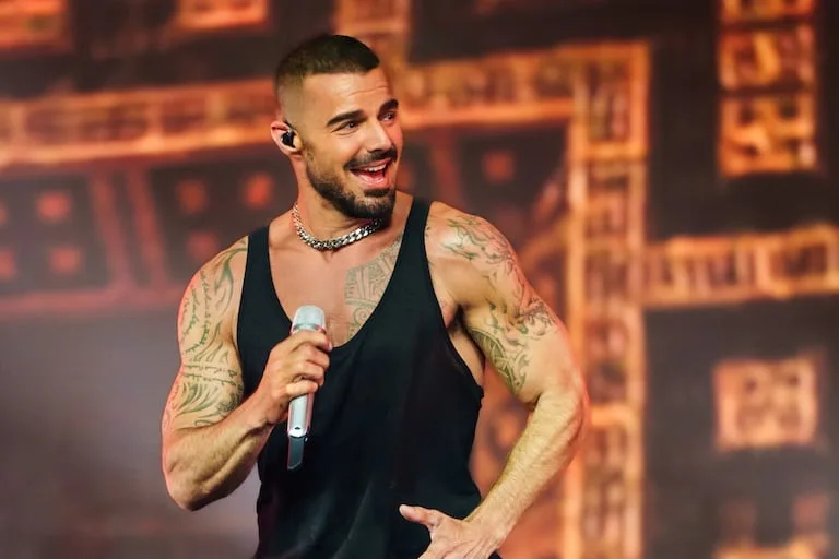 Ricky Martin reanuda concierto en Montenegro tras ser interrumpido por lanzamiento de gas lacrimógeno - Noticias de hoy en República Dominicana | De Último Minuto