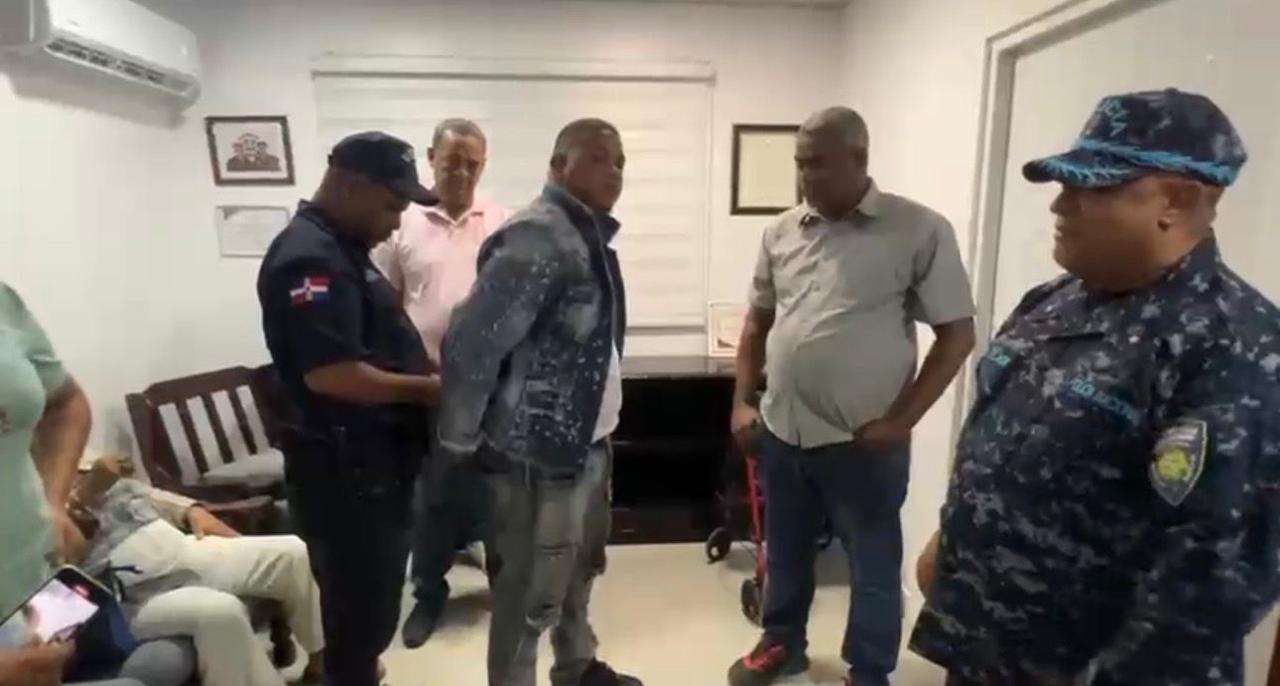 Hombres acusados de tentativa de homicidio se entregan a la Policía en Santiago - Noticias de hoy en República Dominicana | De Último Minuto