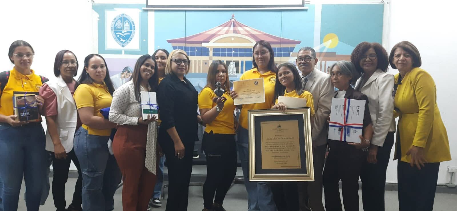 Estudiantes de PREPARA de Azua obtienen primeros lugares en Concurso Nacional de Poesía y Décima - Noticias de hoy en República Dominicana | De Último Minuto