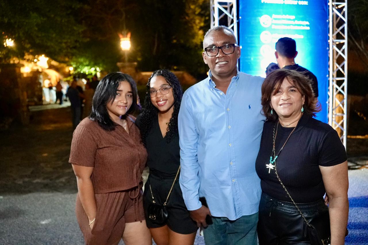 Fanáticos de todas las edades abarrotan Altos de Chavón para disfrutar de Isabel Pantoja - Noticias de hoy en República Dominicana | De Último Minuto