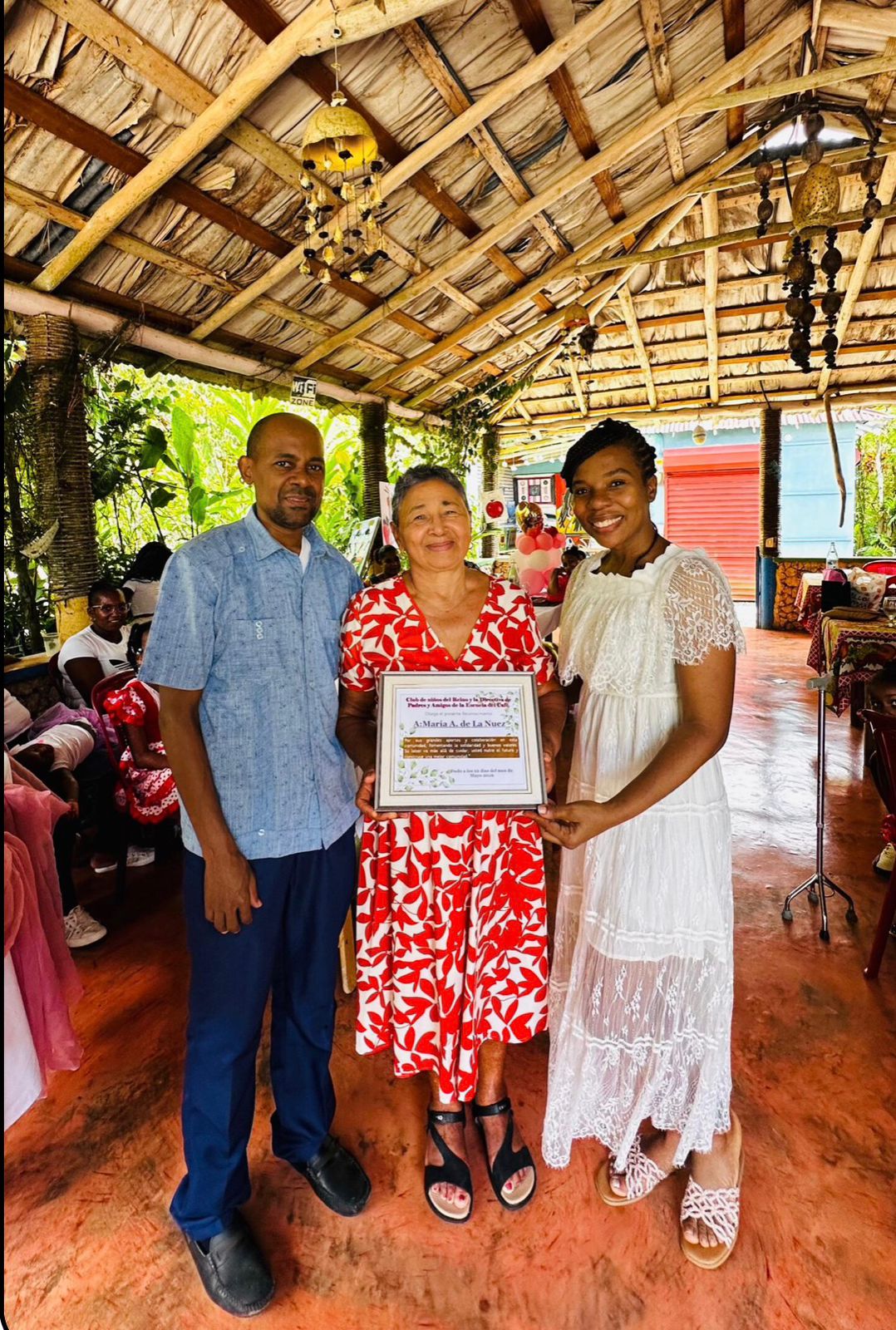 El Limón reconocen a Doña Toña por su admirable trayectoria y entrega comunitaria - Noticias de hoy en República Dominicana | De Último Minuto