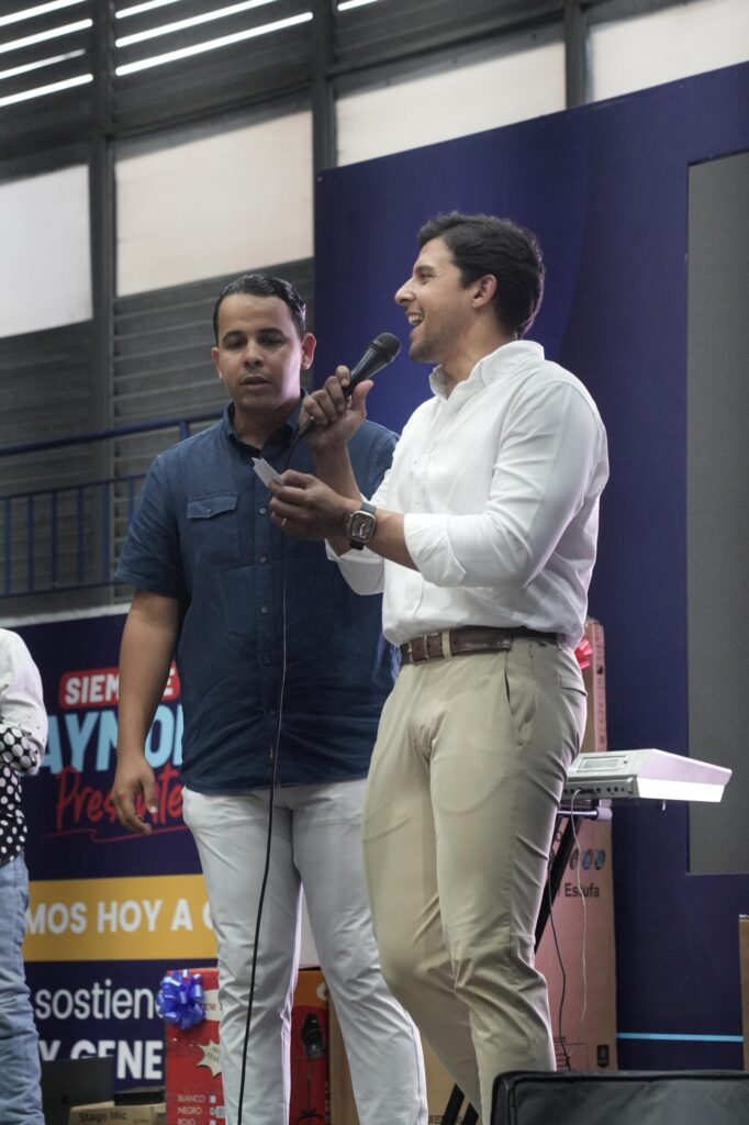 Raymond Rodríguez celebra por adelantado a más de 700 madres del Distrito Nacional - Noticias de hoy en República Dominicana | De Último Minuto