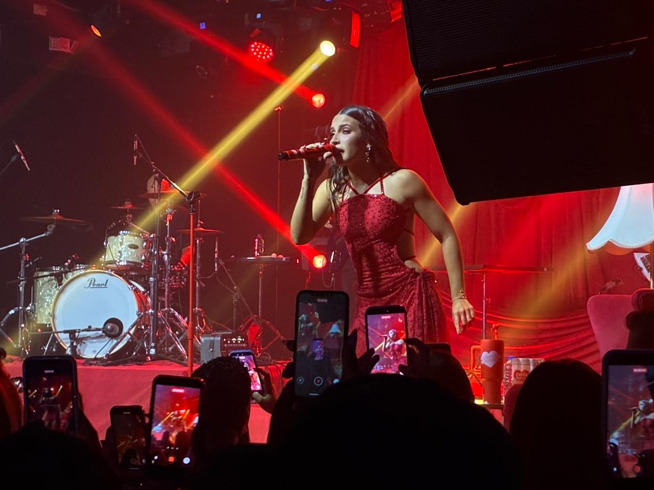 Zhamira Zambrano desata euforia en Hard Rock Café en el inicio de “Curita para el Corazón Tour” - Noticias de hoy en República Dominicana | De Último Minuto