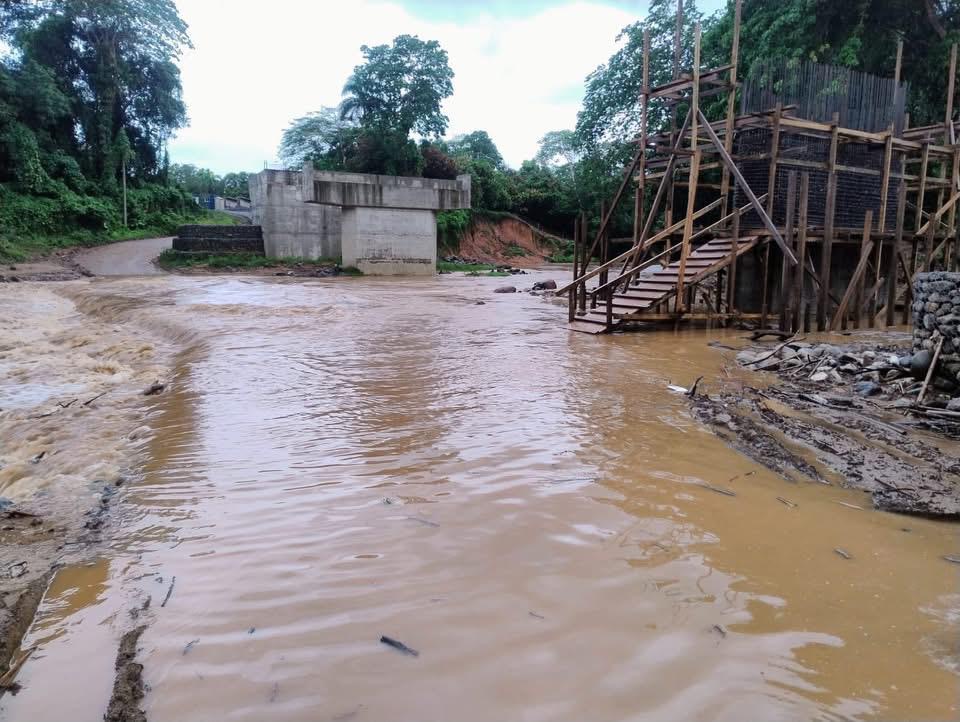 Fuertes lluvias elevan caudal de ríos en Monte Plata; autoridades mantienen monitoreo constante - Noticias de hoy en República Dominicana | De Último Minuto