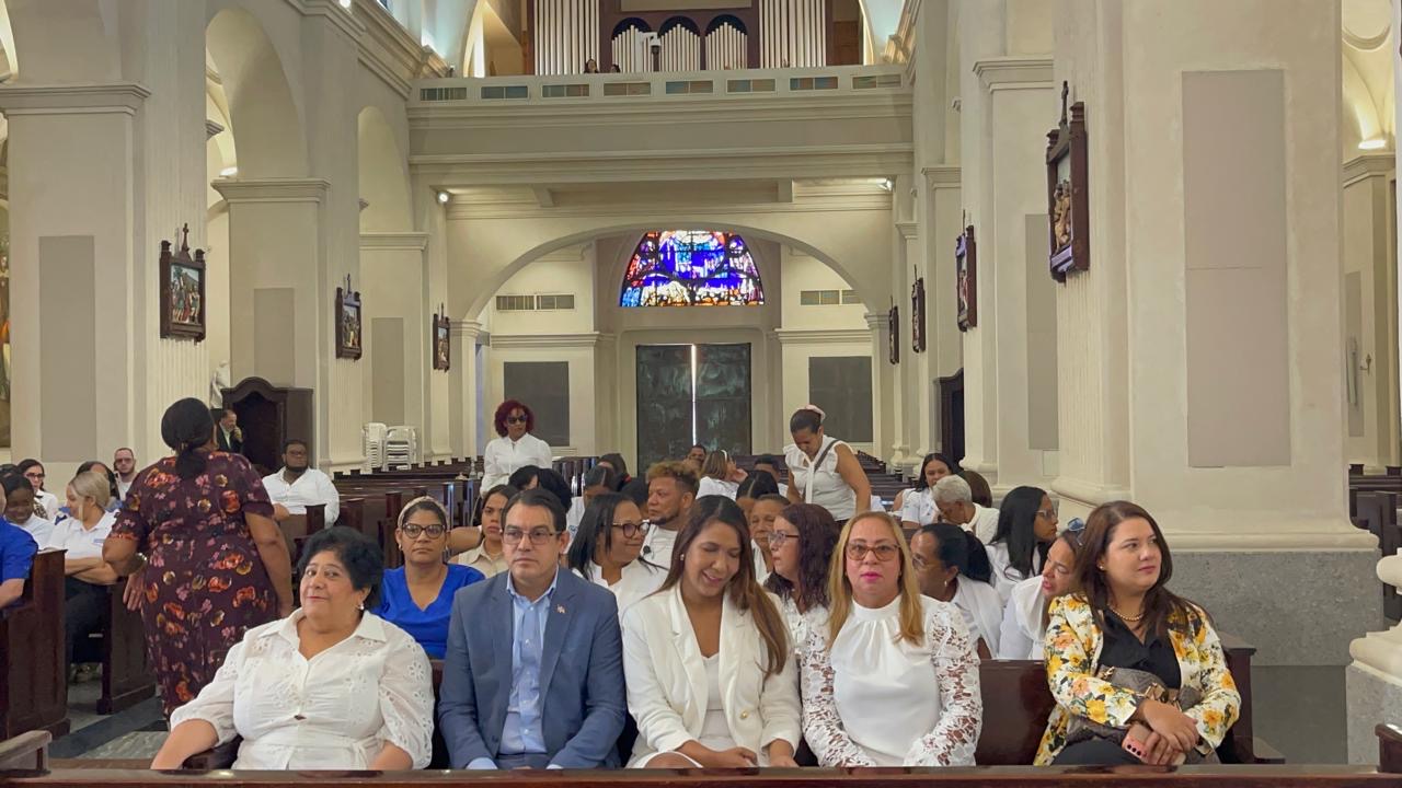 Enfermeras conmemoran su día “de luto” y acusan al gobierno por reclamos de abandono del sistema de salud - Noticias de hoy en República Dominicana | De Último Minuto