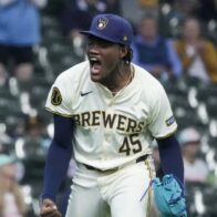 Uribe se disculpa tras polémicos gestos; Ohtani abrirá ante Rockies pese a golpe en la mano - Noticias de hoy en República Dominicana | De Último Minuto