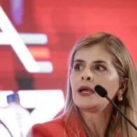 Presidenta de Costa Rica es evacuada tras explosión durante visita a zona de minería ilegal