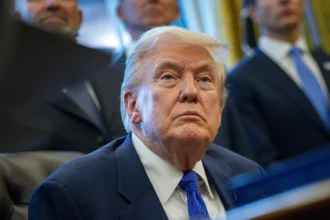 Trump amenaza con aranceles del 100% a países que cobren impuestos digitales a empresas de EE. UU.
