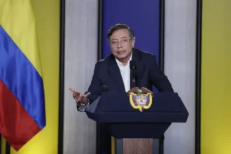 Petro rechaza versiones sobre una permanencia en el poder más allá del final de su mandato