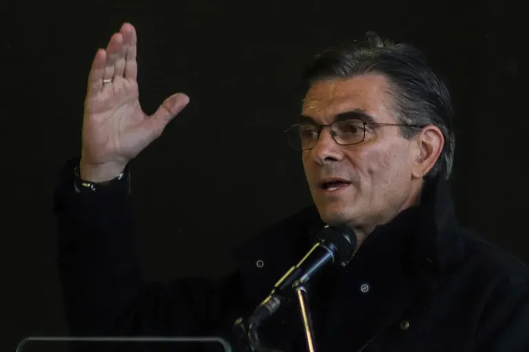El presidente de Bolivia dice que el diálogo levanta los bloqueos en algunas zonas, pero en otras aumentan