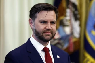 Vance dice que negativas de Irán sobre contactos con EEUU son una "táctica de negociación"