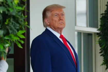 Trump avisa que Estados Unidos tomará medidas si los hutíes del Yemen bloquean el mar Rojo