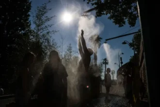 Al menos dos muertos y 53.000 hogares sin luz por un temporal de tormentas en Francia