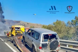Dos muertos y cinco heridos tras un accidente con un camión cisterna en la AP-7 de Málaga