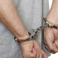 MP arresta en aeropuerto a hombre vinculado a varios delitos